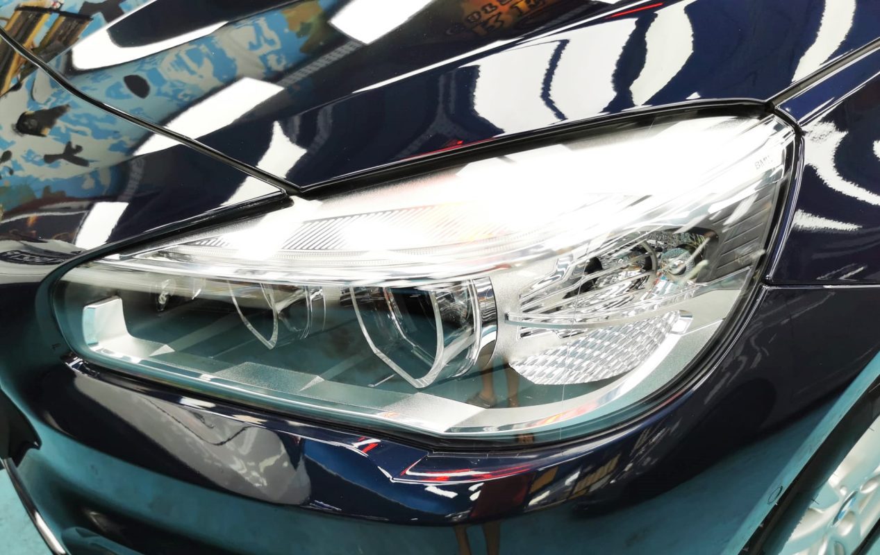 The 2 Series' coated paintwork showing clean reflections.