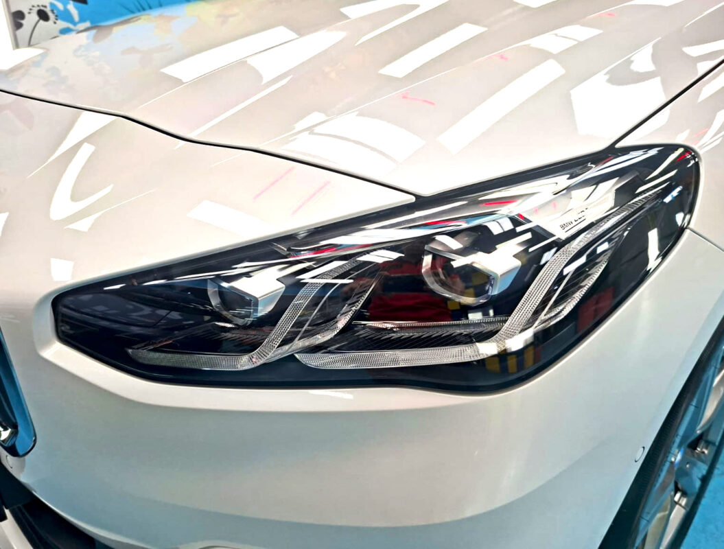 Glossy bodywork of the BMW 2 Series after coating.