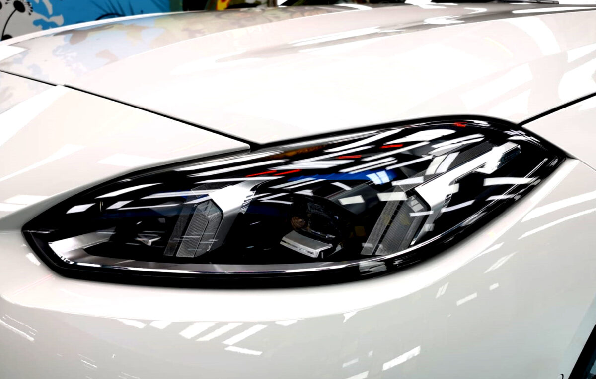 The 216 GC's coated paintwork showing clean reflections.