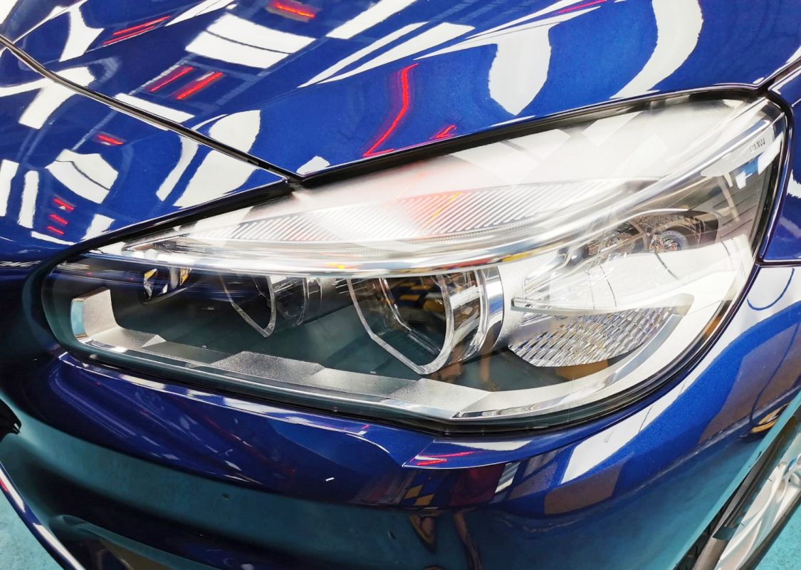 The 216D's coated paintwork showing clean reflections.