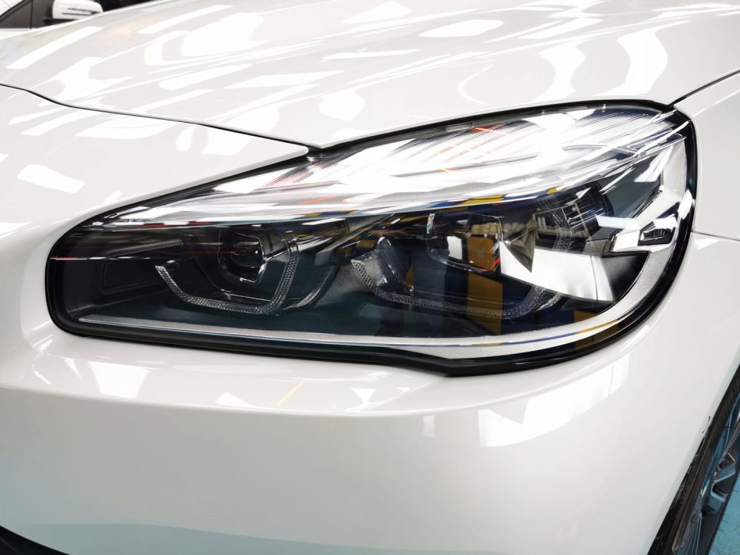 The 216D's coated paintwork showing clean reflections.