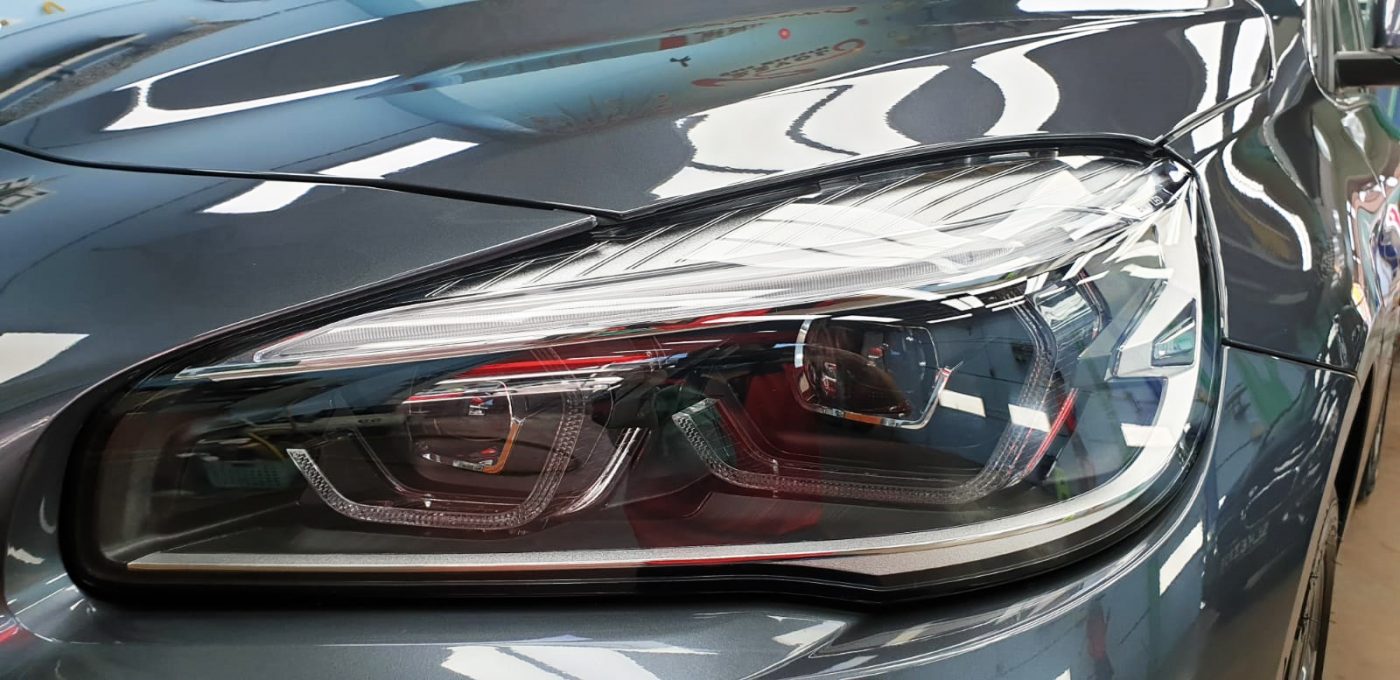 The 216GT's coated paintwork showing clean reflections.