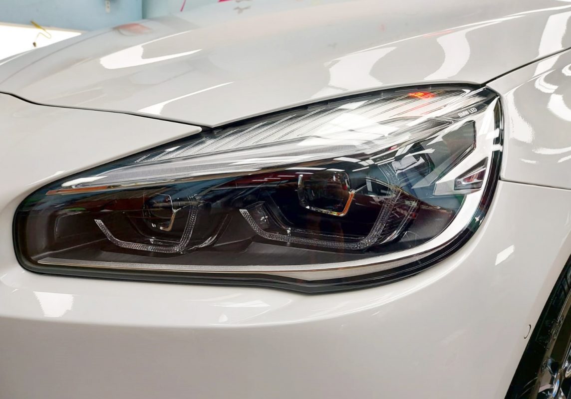 The 216i's coated paintwork showing clean reflections.