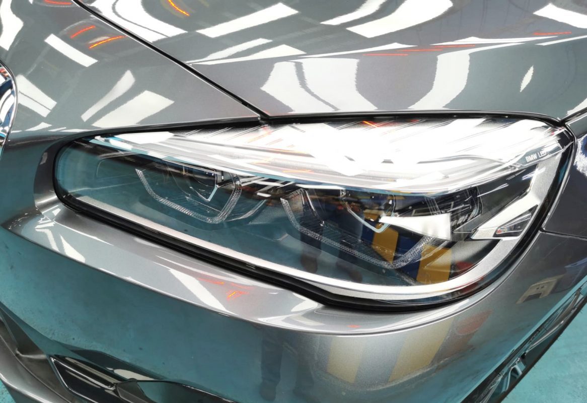 The 216i's coated paintwork showing clean reflections.