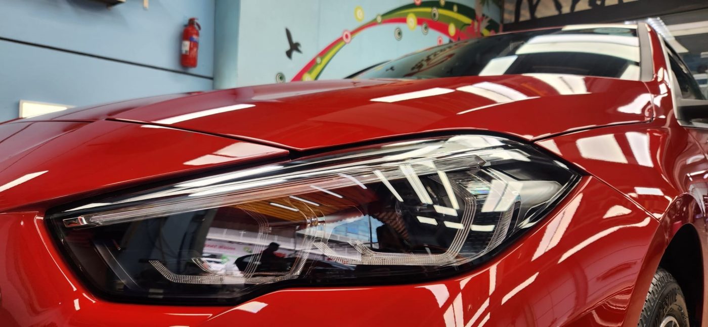 The 216i GC's coated paintwork showing clean reflections.