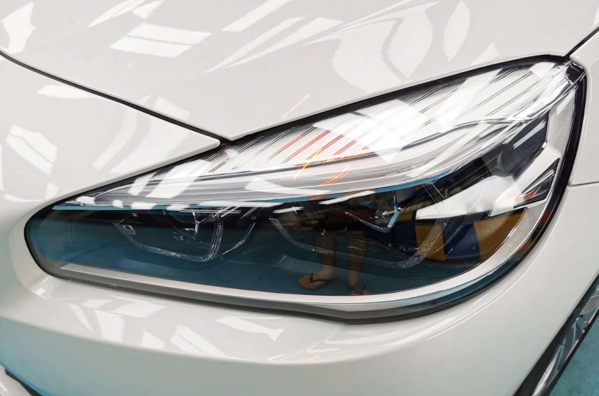 The 216i Gran Tourer's coated paintwork showing clean reflections.