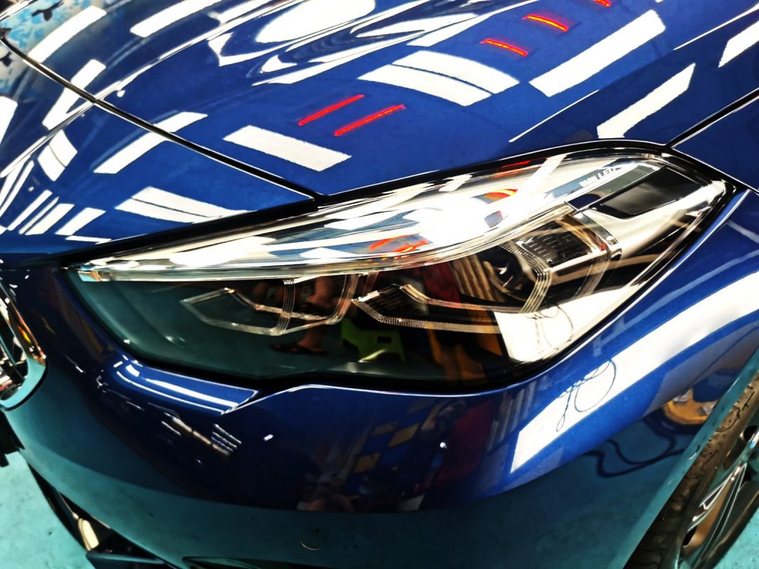 The 216i's coated paintwork showing clean reflections.