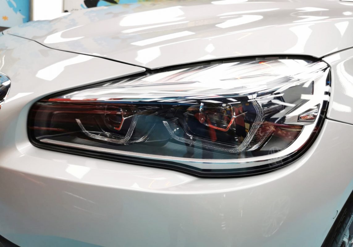 The 216i's coated paintwork showing clean reflections.