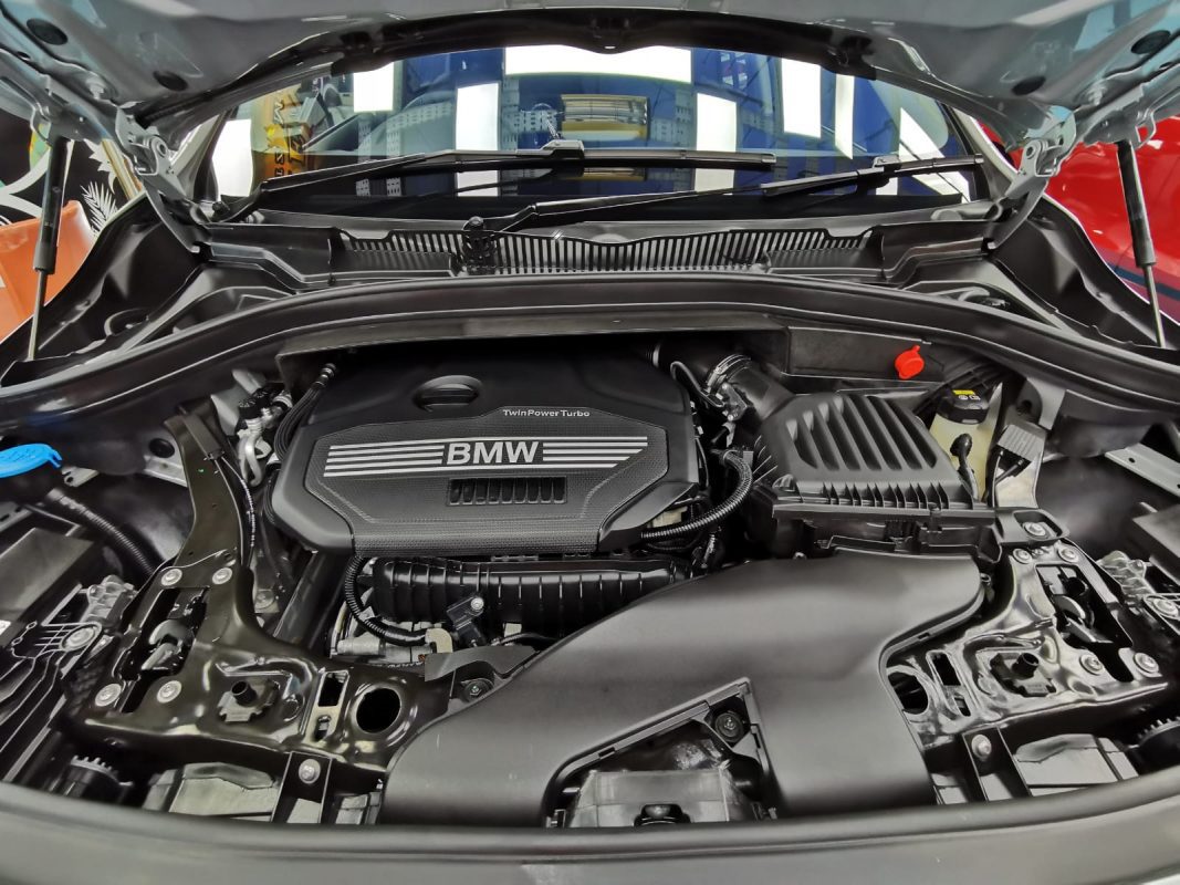 Detail of the BMW 216i's bodywork sealed with ZeTough Ceramic.