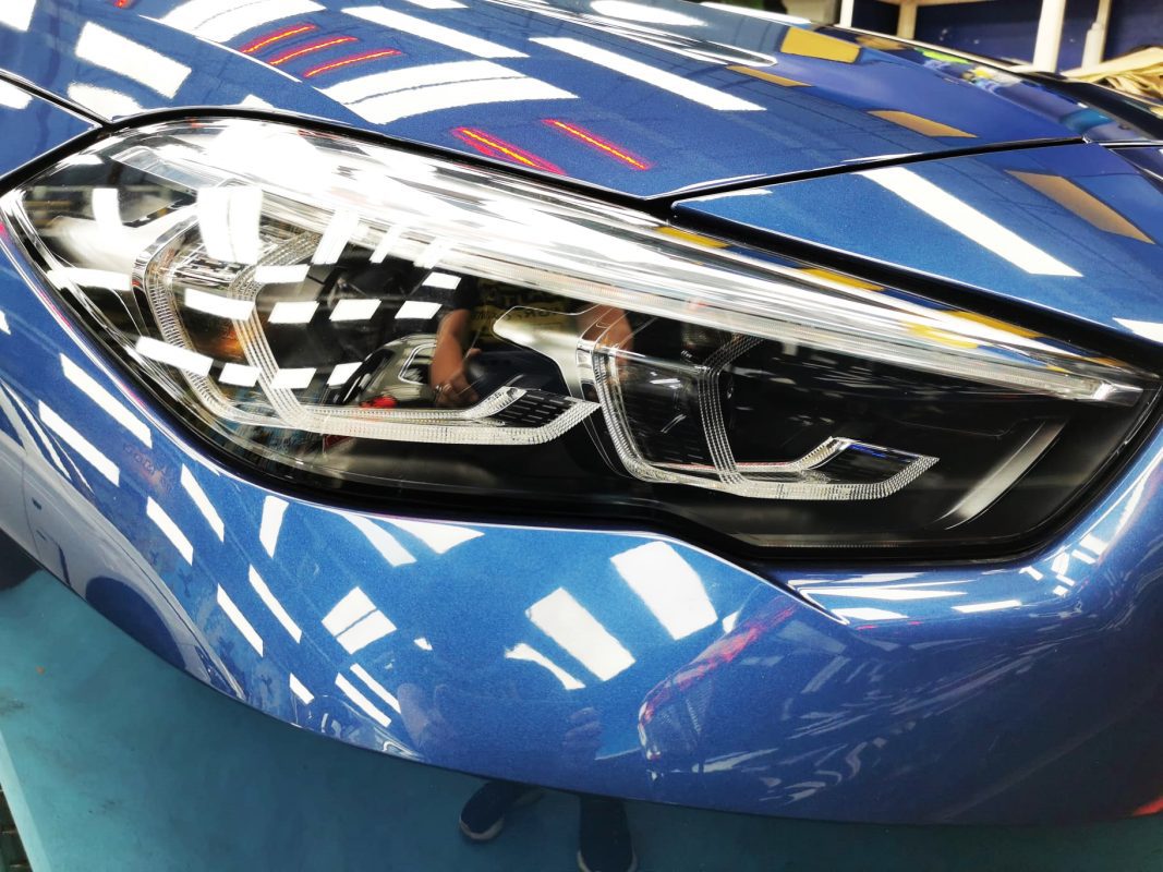 The 216i's coated paintwork holding clean reflections.