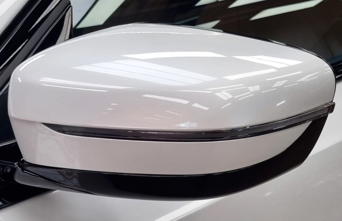 Side panel of the BMW 3 Series with the ceramic finish locked in.