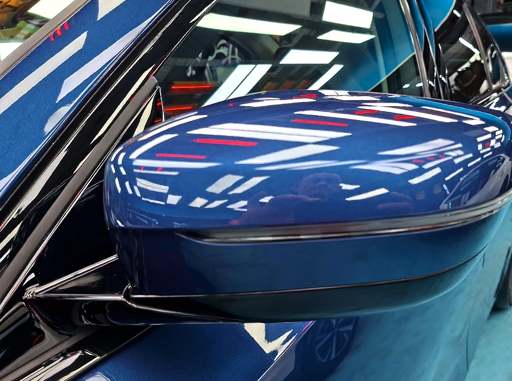 Side panel of the BMW 3 Series with the ceramic finish locked in.