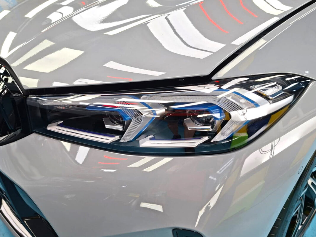 Glossy bodywork of the BMW 3 Series after coating.