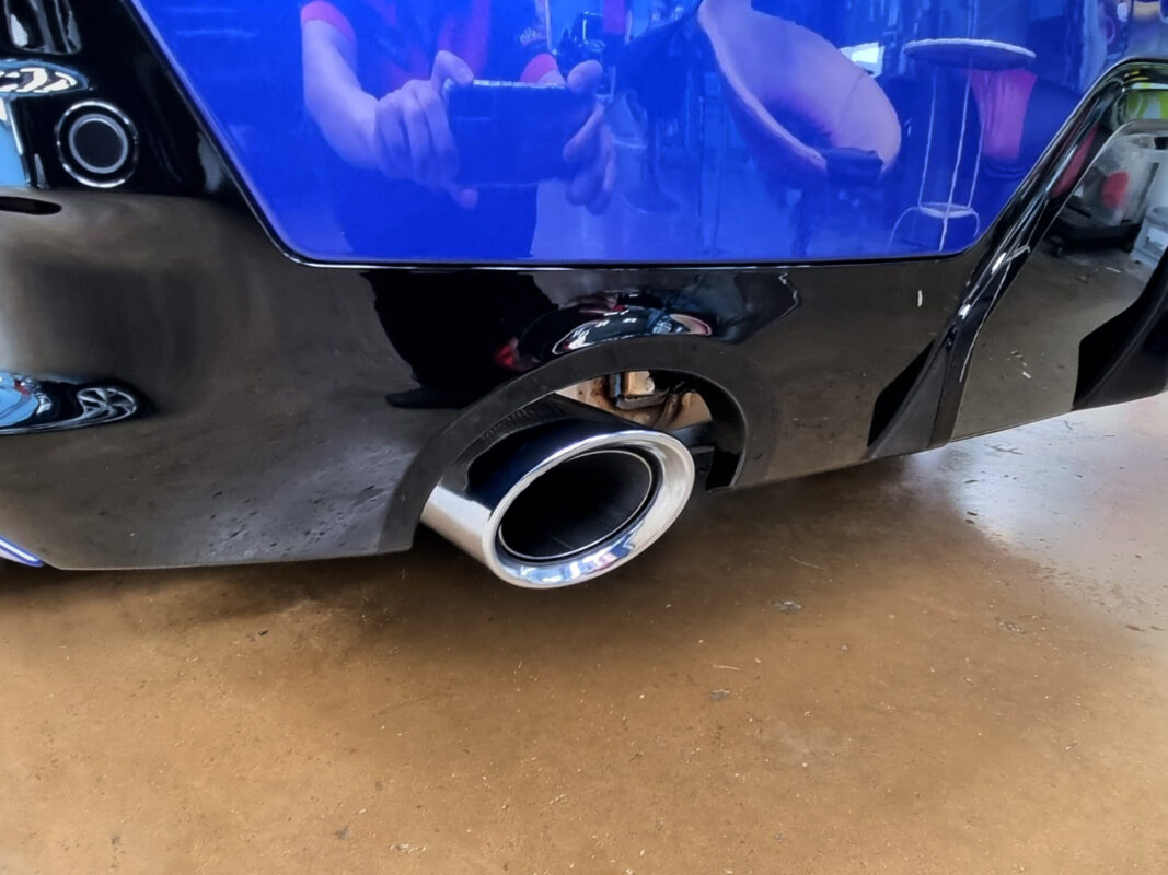 Side panel of the BMW 3 Series with the titanium finish locked in.