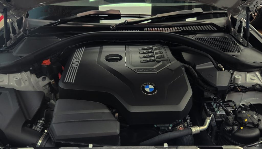 Detail of the BMW 3 Series's bodywork sealed with ZeTough Ceramic.