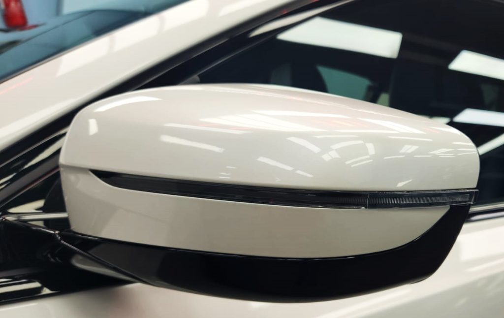 Side panel of the BMW 3 Series with the ceramic finish locked in.