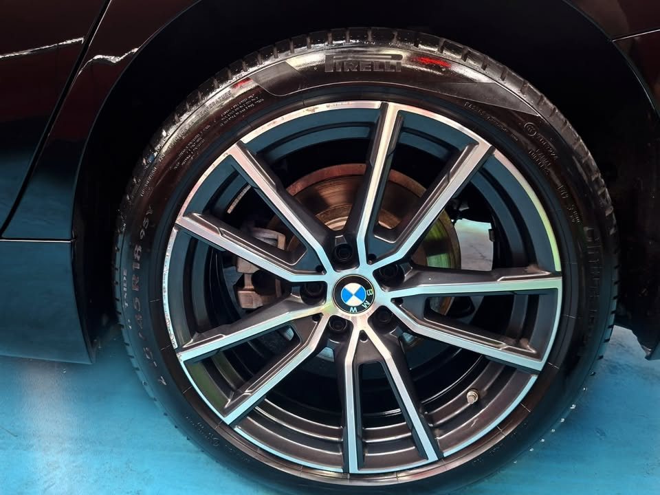 Two-tone multi-spoke alloy wheel with BMW centre cap.