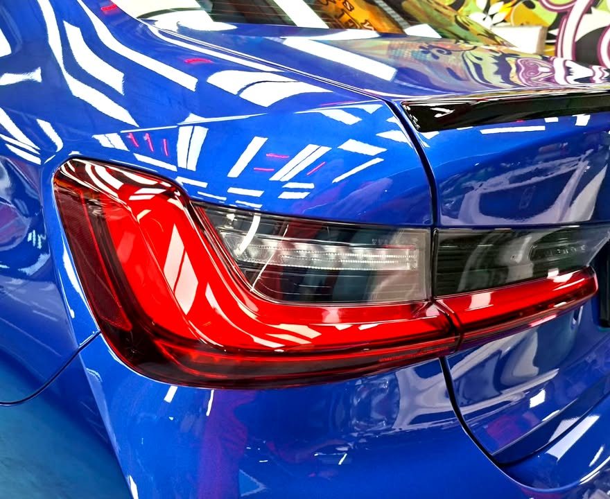 Close-up of the red tail lamp on the blue rear quarter.