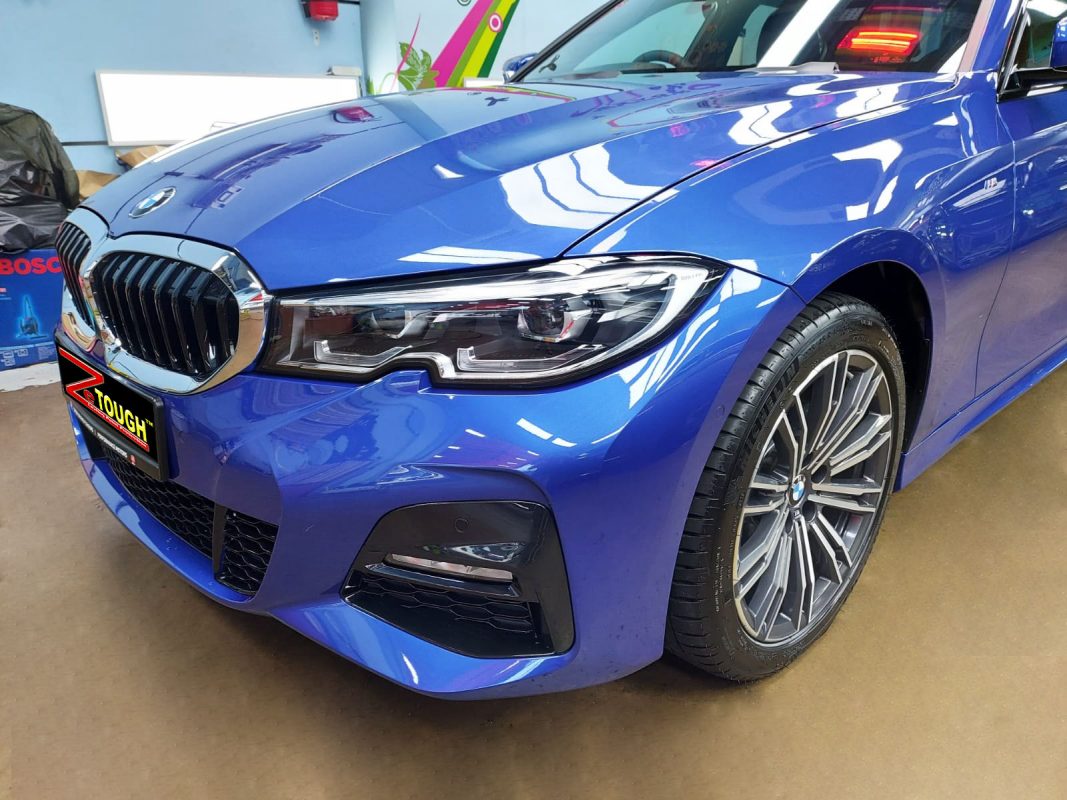 The BMW 318 from a side angle after the ceramic coating.
