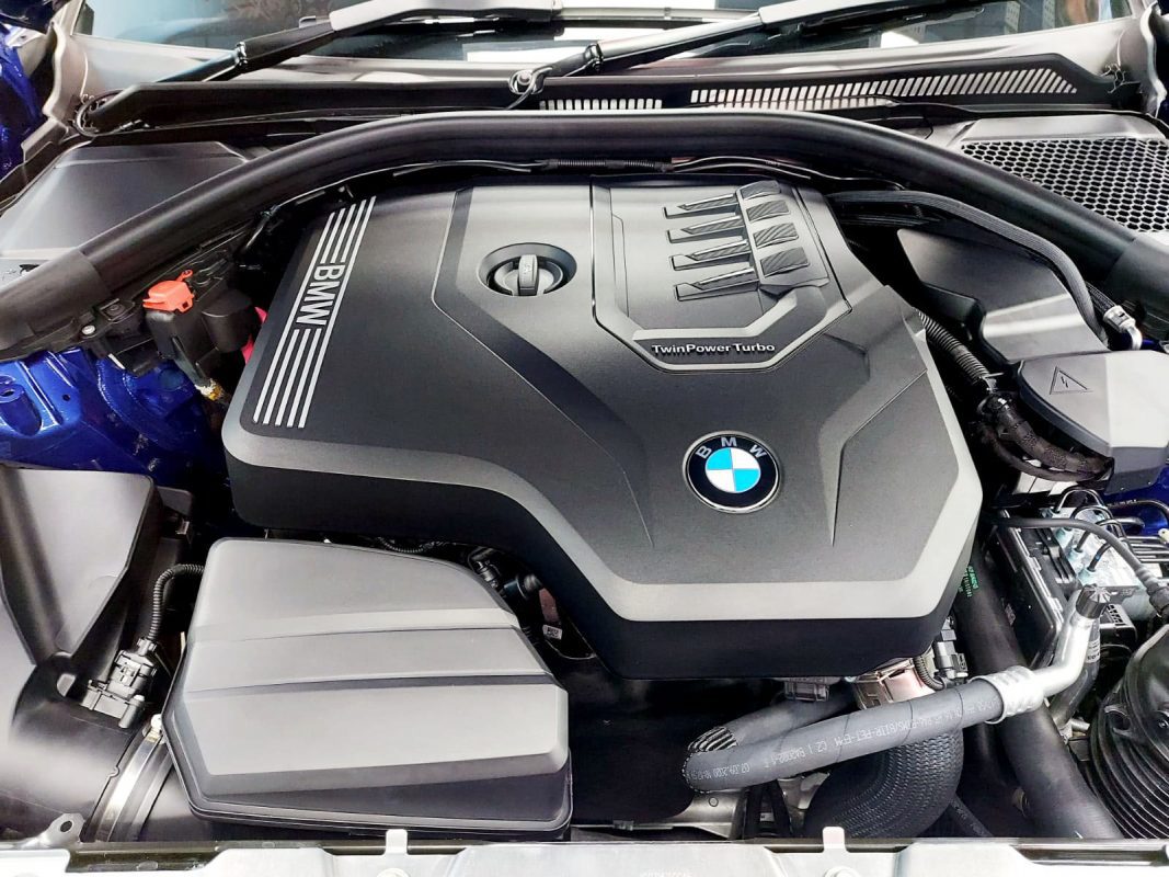 Detail of the BMW 318's bodywork sealed with ZeTough Ceramic.