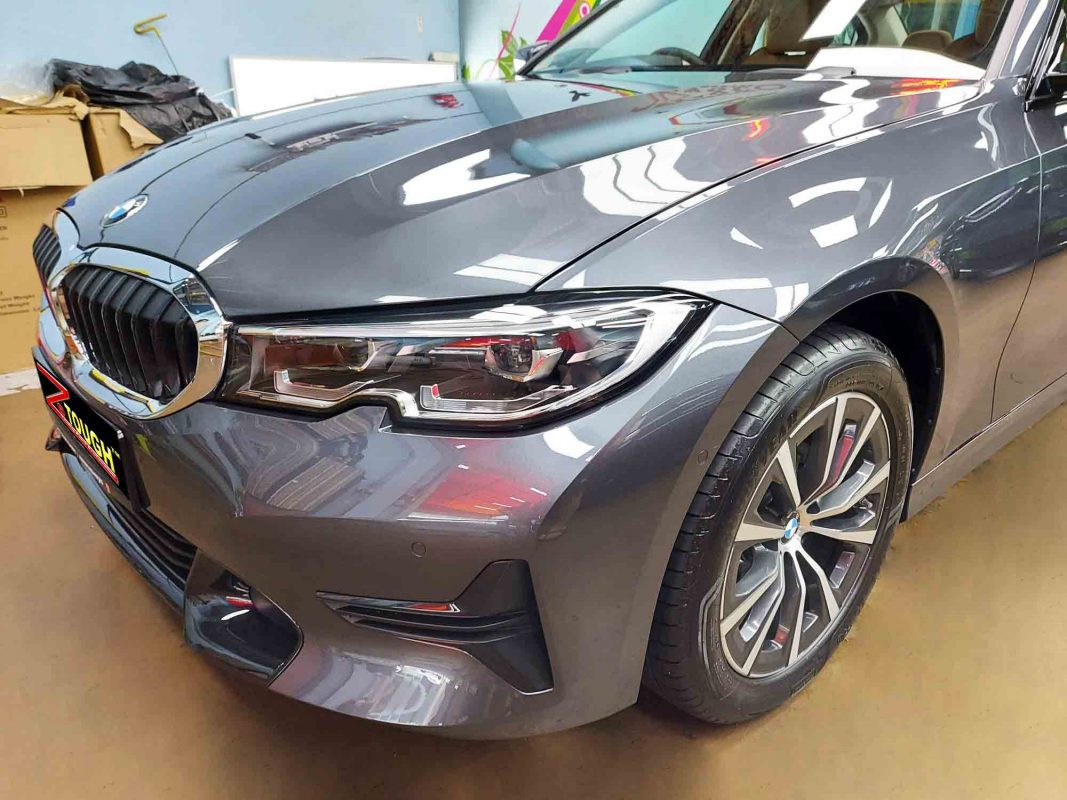 The BMW 318i from a side angle after the ceramic coating.