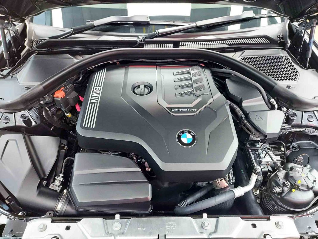 Detail of the BMW 318i's bodywork sealed with ZeTough Ceramic.