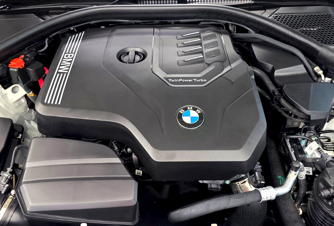 Detail of the BMW 318i's bodywork sealed with ZeTough Titanium.