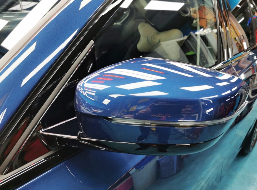 Side panel of the BMW 318i with the ceramic finish locked in.