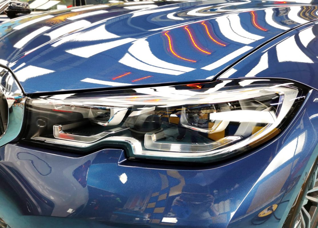 The 318i's coated paintwork showing clean reflections.
