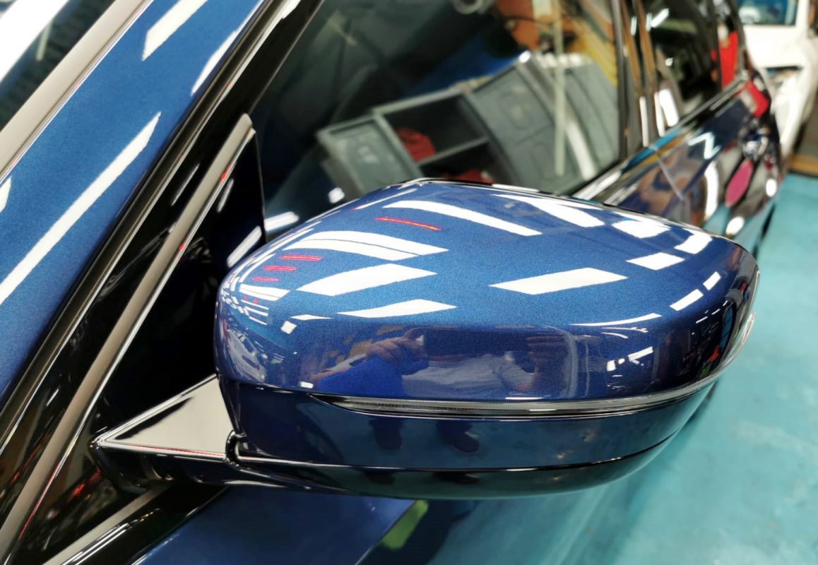 Side panel of the BMW 318i with the titanium finish locked in.