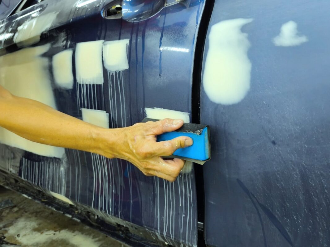 A primer coat applied to the BMW 318i before spraying.