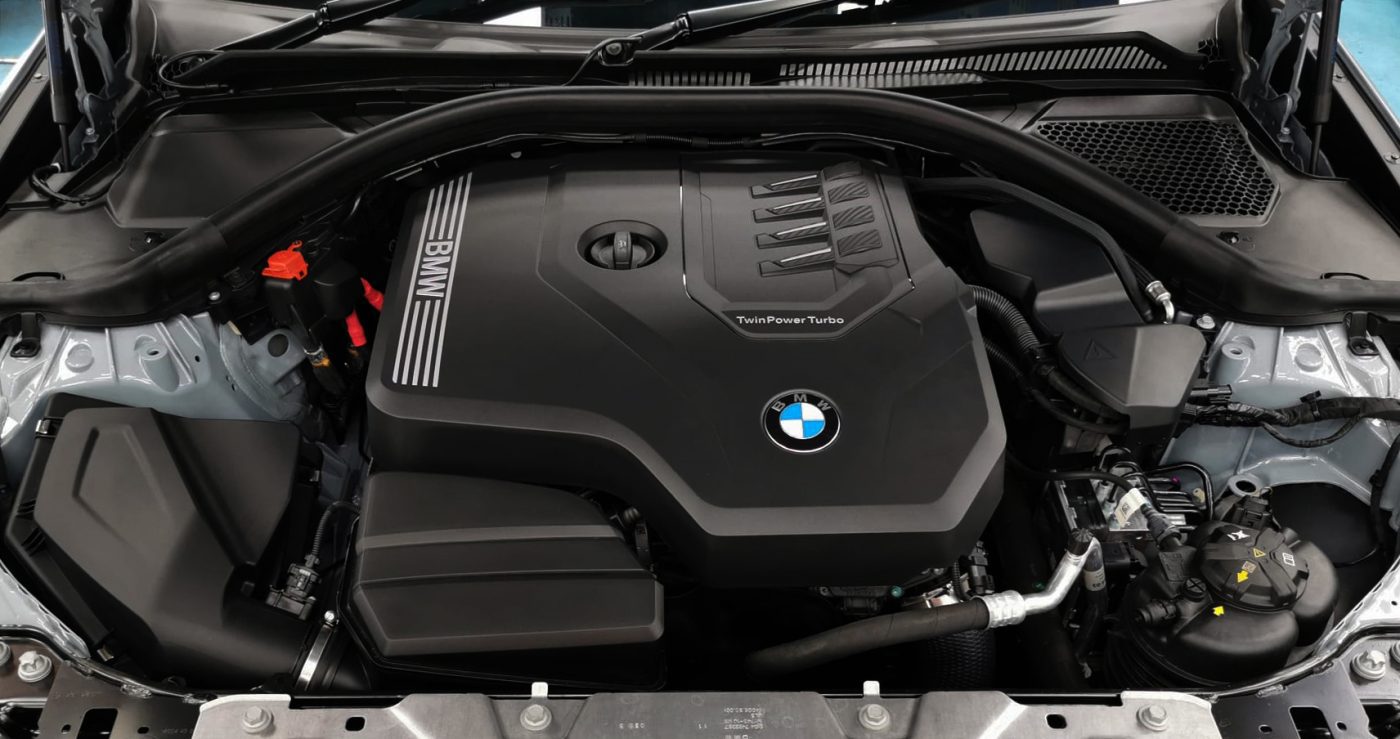 Detail of the BMW 318i's bodywork sealed with ZeTough Ceramic.