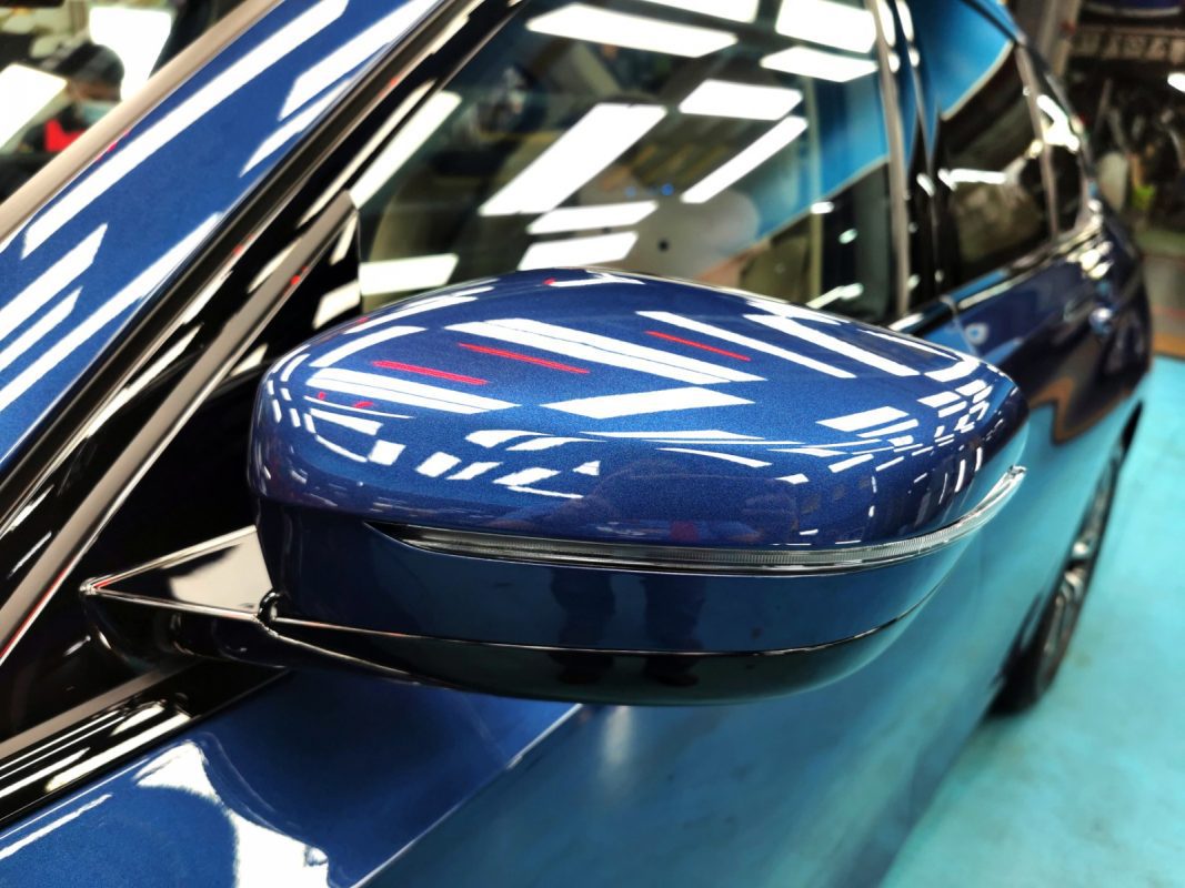 Side panel of the BMW 318i with the titanium finish locked in.