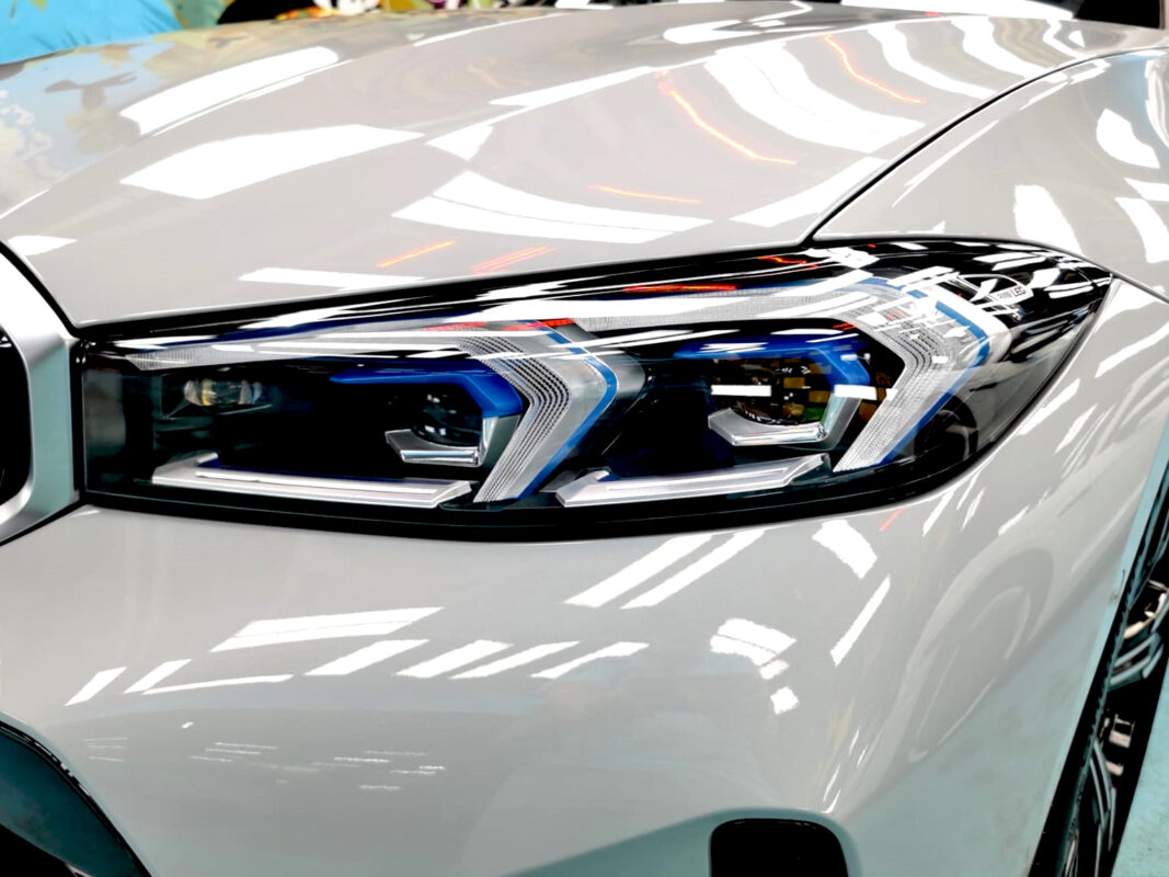The 318i's coated paintwork showing clean reflections.