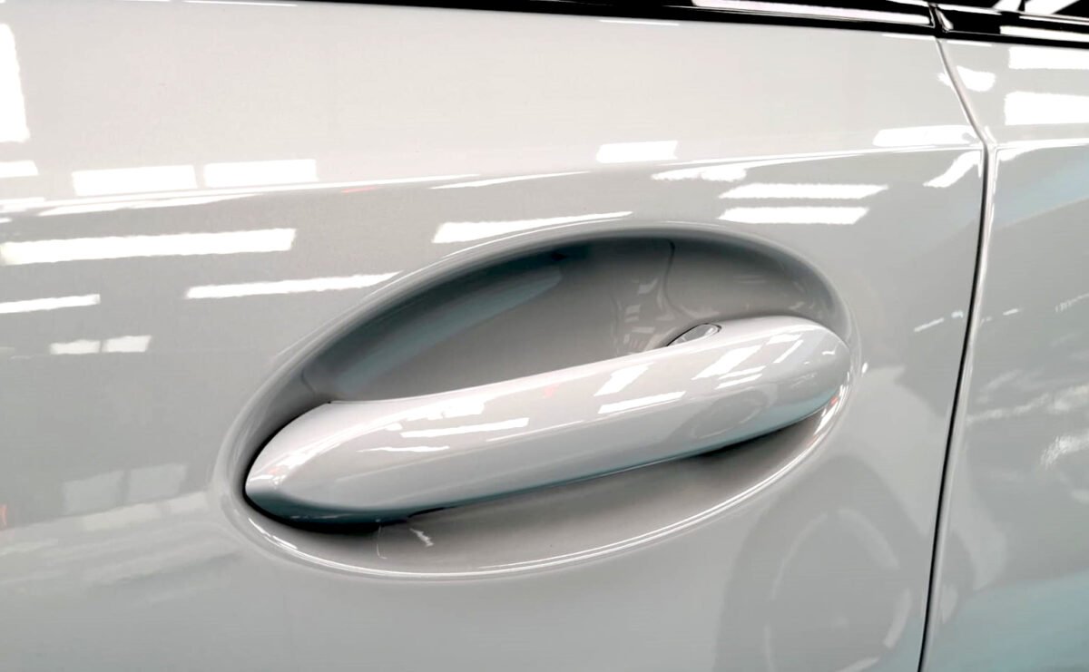 Side panel of the BMW 318i with the ceramic finish locked in.