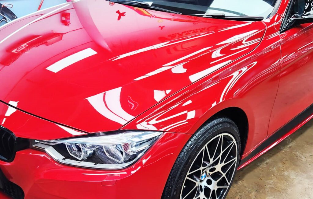 The BMW 318i from a side angle after the ceramic coating.
