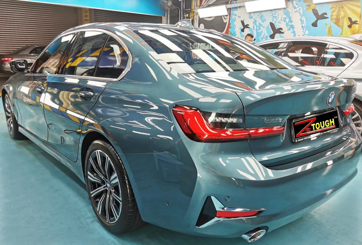Rear quarter of the BMW 3201, glossy and protected.