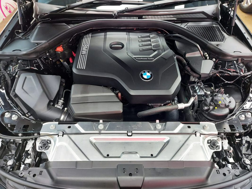 Detail of the BMW 320i's bodywork sealed with ZeTough Ceramic.