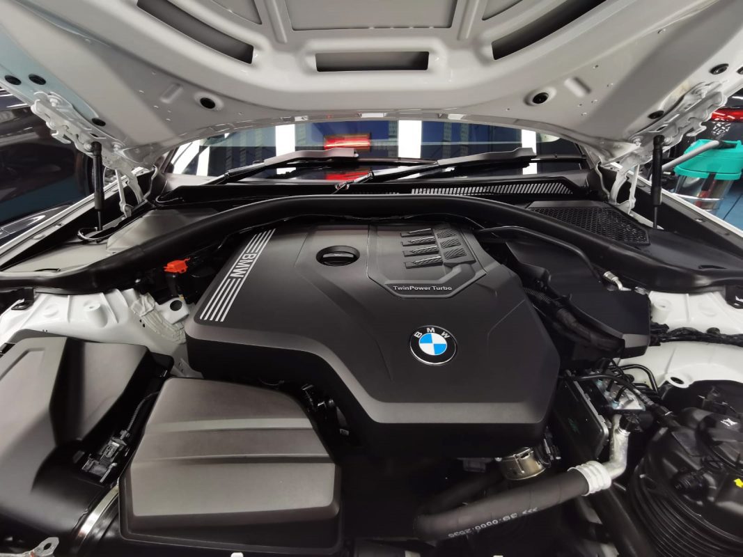 Detail of the BMW 320i's bodywork sealed with ZeTough Ceramic.