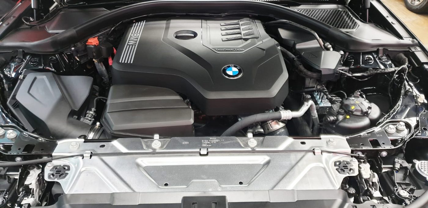 Detail of the BMW 320i's bodywork sealed with ZeTough Ceramic.