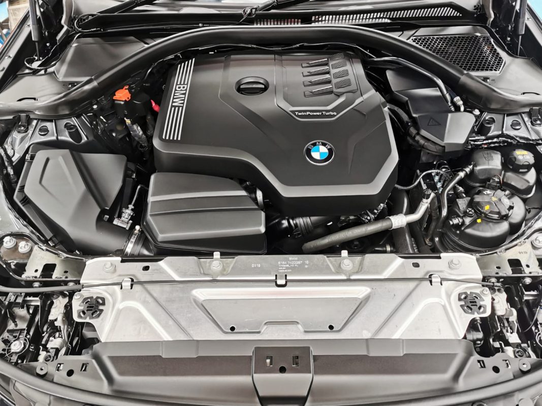 Detail of the BMW 330i's bodywork sealed with ZeTough Titanium.