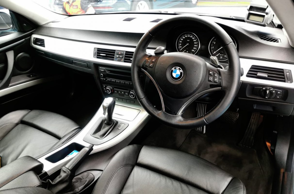Detail of the BMW 335i's bodywork sealed with ZeTough Ceramic.