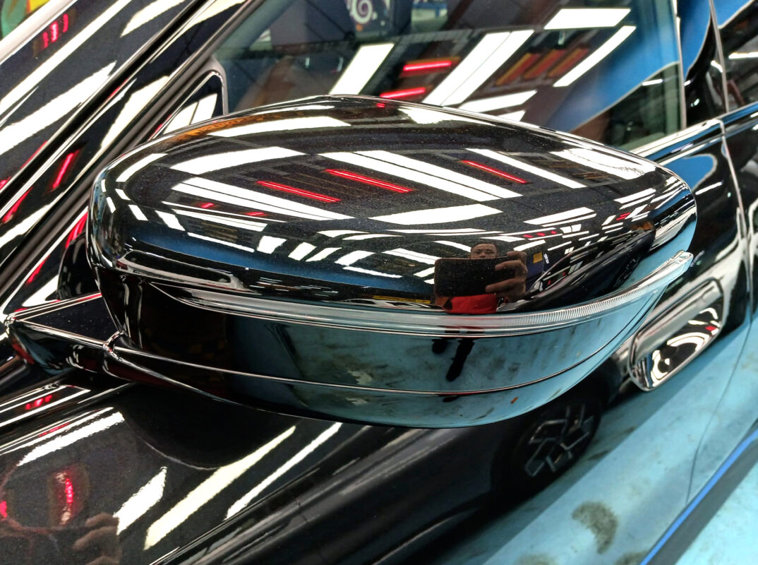 Side panel of the BMW 4 Series with the ceramic finish locked in.