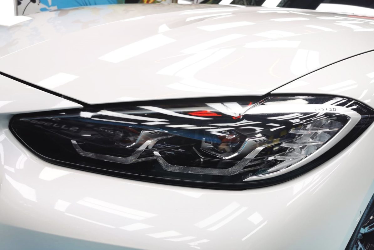 The 4 Series' coated paintwork showing clean reflections.
