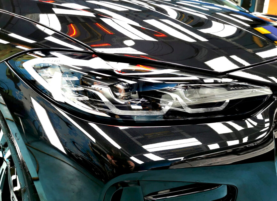 Glossy bodywork of the BMW 4 Series after coating.