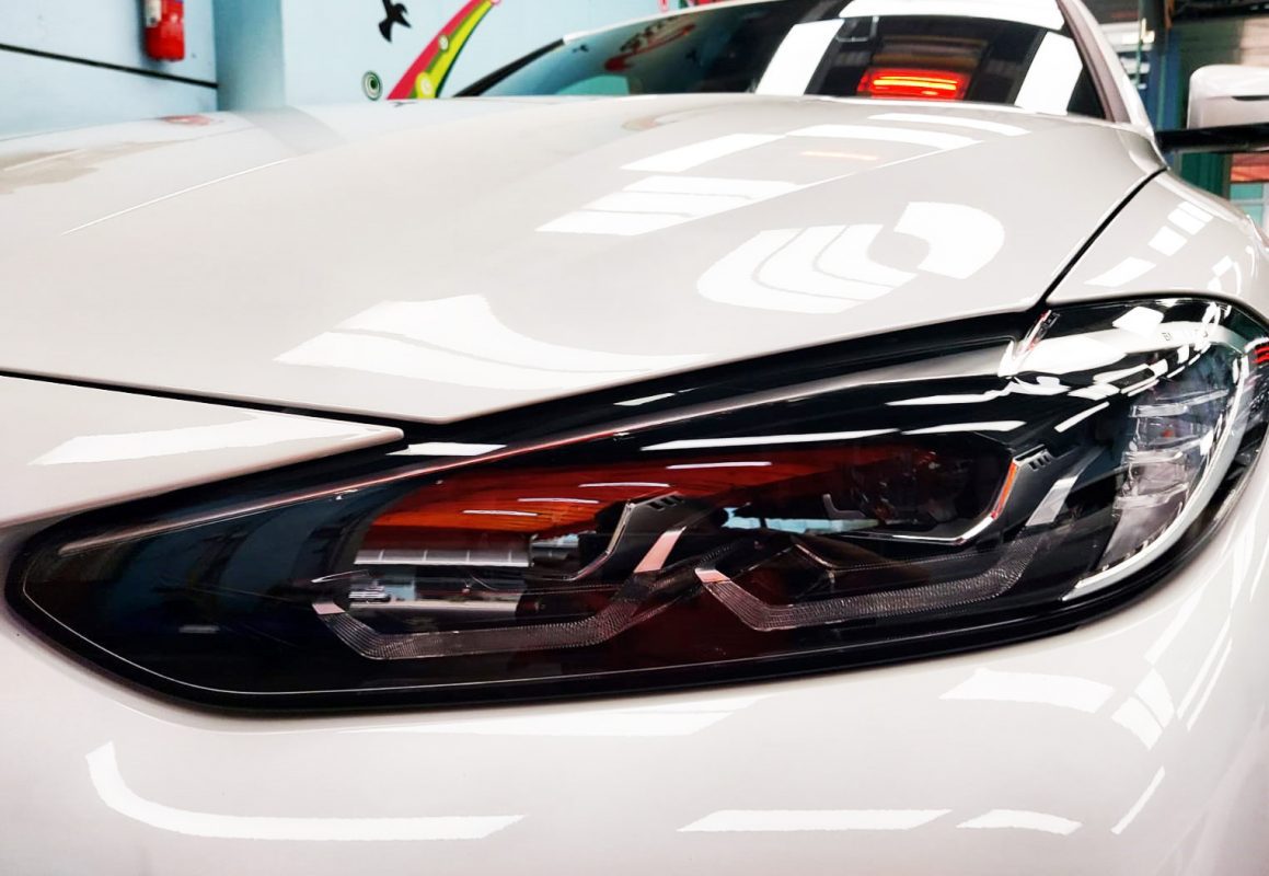 The 420i's coated paintwork showing clean reflections.