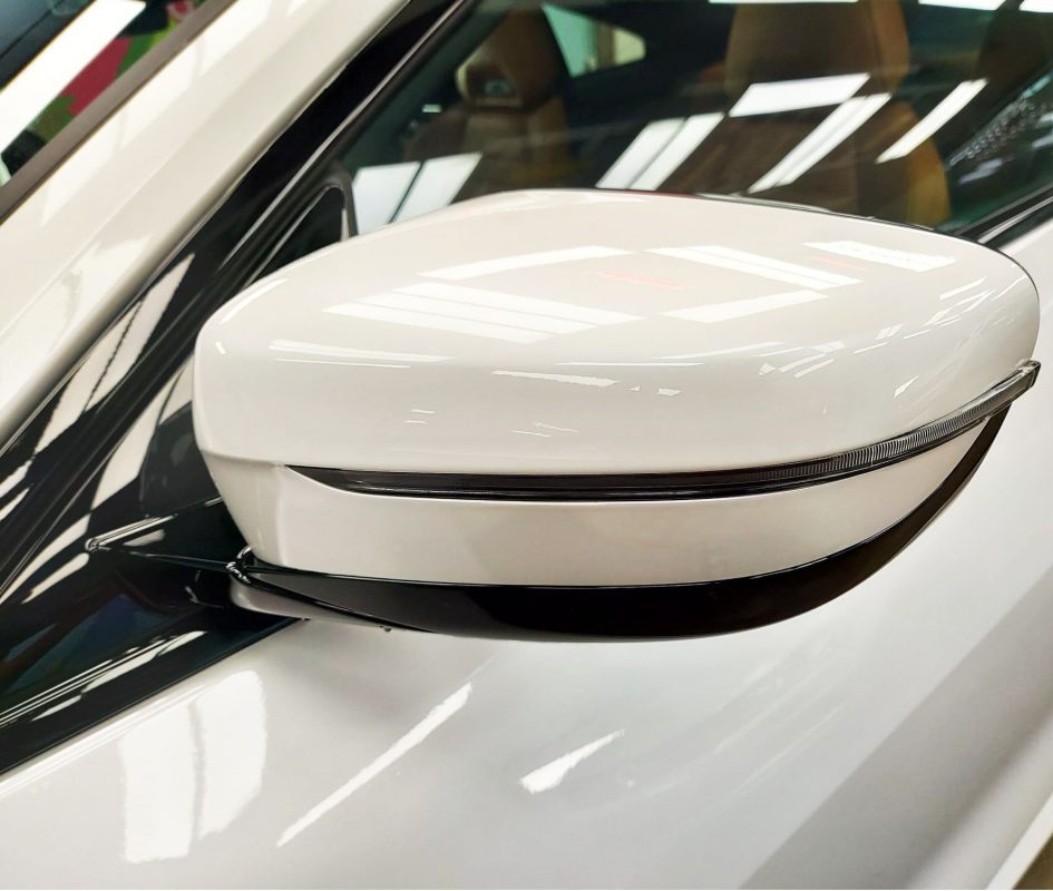 Side panel of the BMW 430i with the titanium finish locked in.