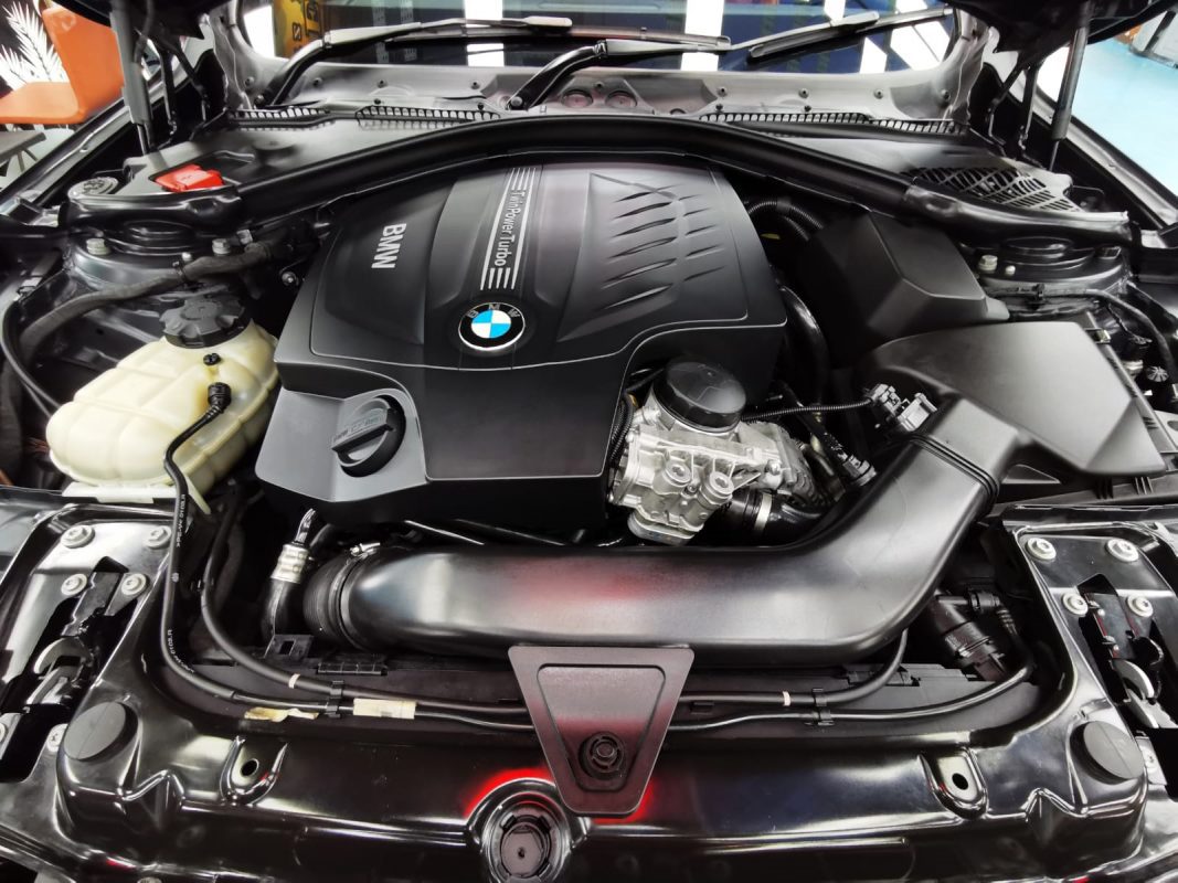 Detail of the BMW 435i Coupe's bodywork sealed with ZeTough Ceramic.
