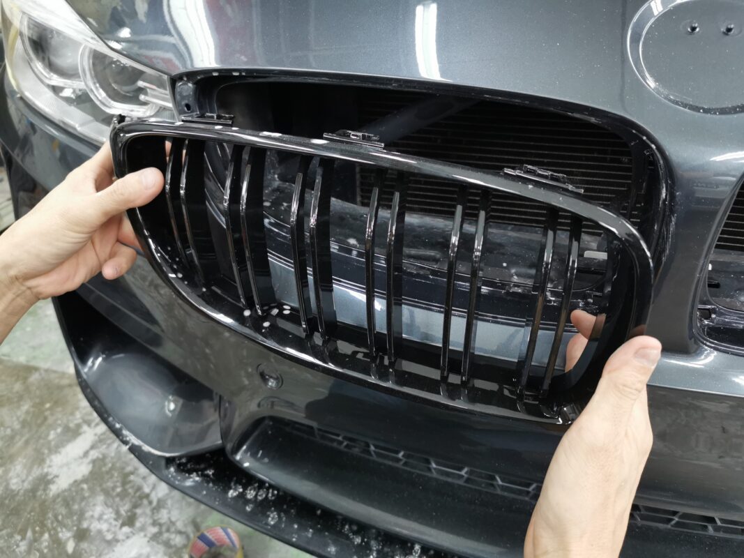 Machine-polishing the BMW 435i after painting to bring up the gloss.