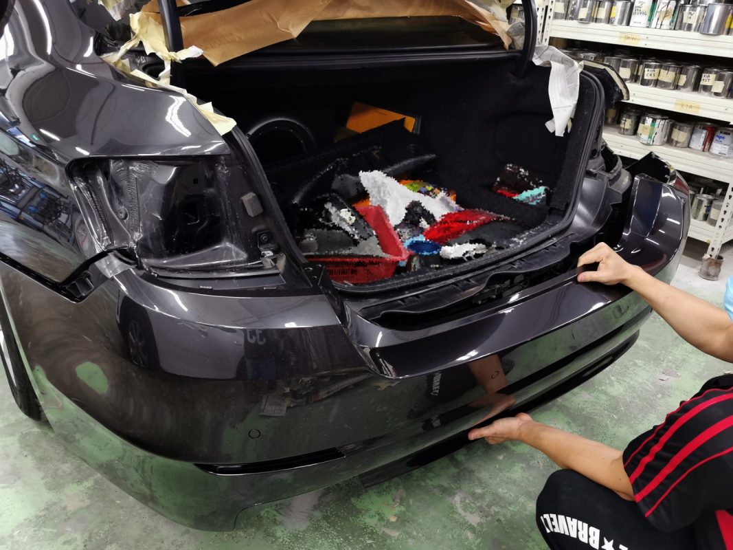 Polishing the new paint on the 5 Series to bring up the shine.